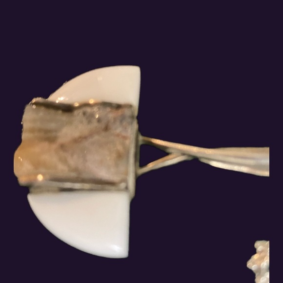 SS ladies Necklace with Rock pendant hanging on Beautiful  link chain - Picture 3 of 4